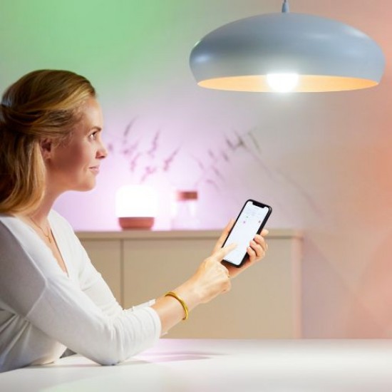 Lâmpada LED Smart WiFi + Bluetooth E14 C37 RGB+CCT Regulável WIZ 4.9W